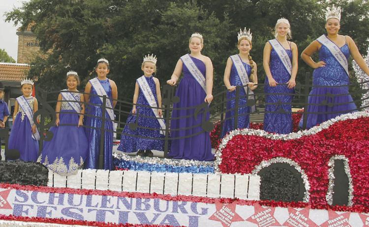 Float participates in Fayette County Fair parade