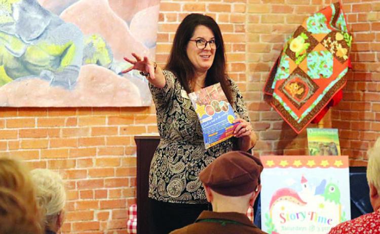 Deborah Bradle y gave the program at the Colorado Valley Quilt Guild meeting at the Texas Quilt Museum.